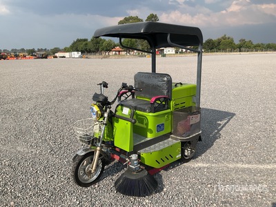 2026 SAAO LA1400 Ride-On Electric Barredora de Triciclo Electrico (Sin Usar) / Ride-on Sweeper Trike Floor Sweeper (Unused)