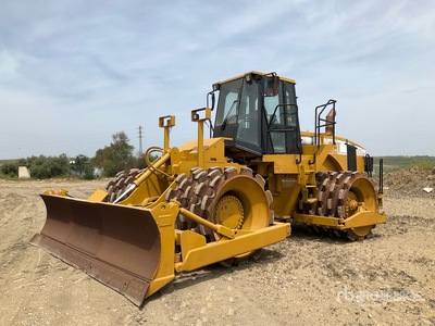 2001 Cat 825G Soil Compactor
