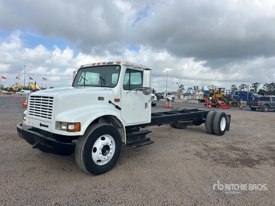 2001 International 4700 4x2 Cab and Chassis