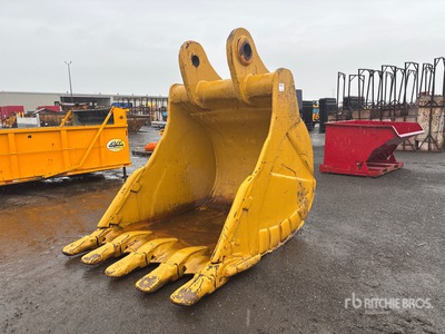 70 in Digging Excavator Bucket
