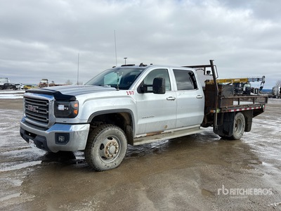 2015 GMC Sierra 3500HD 4x4 Crew Cab Flatbed Truck