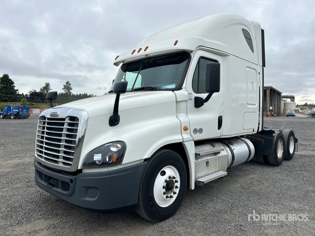 2020 Freightliner Cascadia 125 6x4 T/A Sleeper Truck Tractor