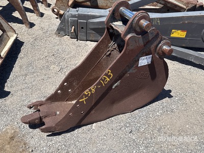 Cat 13 in Digging Excavator Bucket - Fits Cat