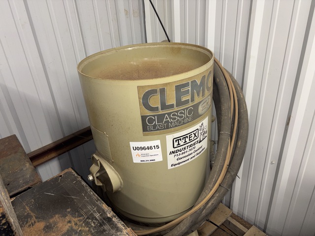 2023 Clemco 2452 Sand Blaster