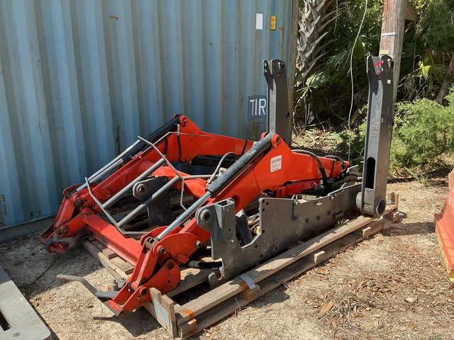Kubota TL1800V Front Loader Attachment (Inoperable)