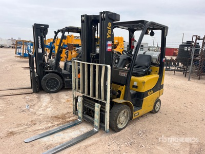 2013 Yale 50VX 4800 lb Cushion Tire Montacargas