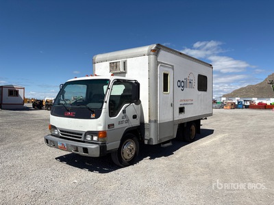 2005 GMC W4 4x2 Furgoneta caja cerrada