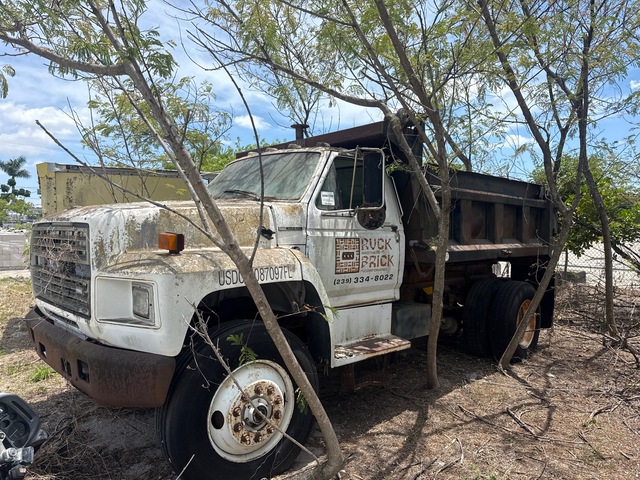 1994 Ford F700 4x2 S/A Dump Truck (Inoperable)