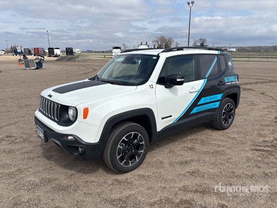 2023 Jeep Renegade 4WD  سيارة رياضية متعددة الاستخدامات