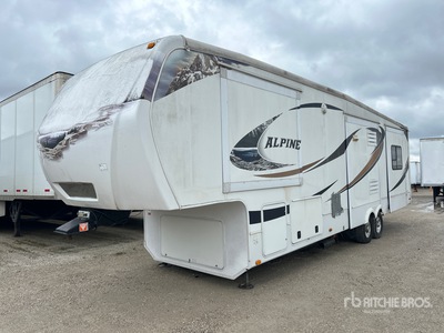 2010 Keystone 37 ft T/A Travel Trailer