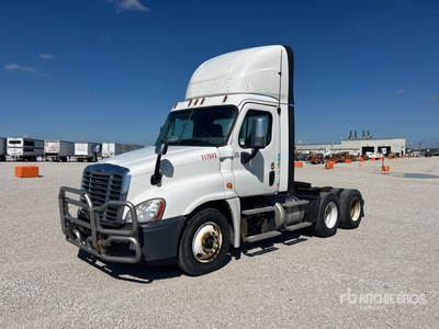 2018 Freightliner Cascadia 125 6x4 Ciągnik siodłowy T/A z kabiną dzienną