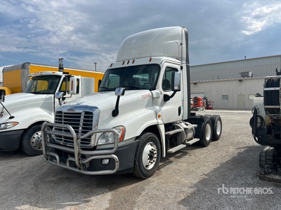 2018 Freightliner Cascadia 125 6x4 T/A Day Cab Truck Tractor