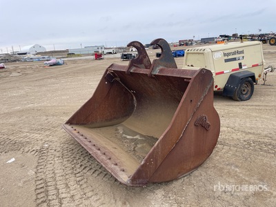 AMI 82 in Q/C Cleanup Excavator Bucket