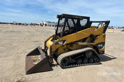 2013 Cat 257B3 لودر بجنزير