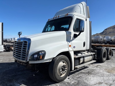 2016 Freightliner Cascadia 125 6x2 T/A Day Cab Truck Tractor