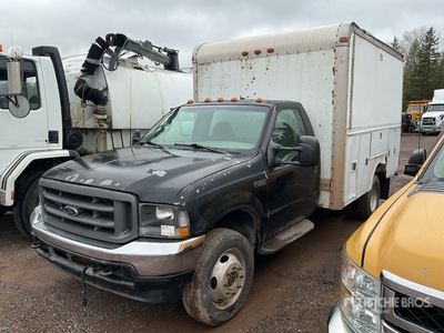 2002 Ford F-550 XLT 4x4 Utility Truck (Inoperable)