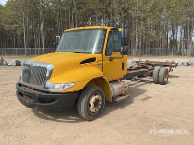 2013 International 4300 4x2 Autocarro cabina e telaio