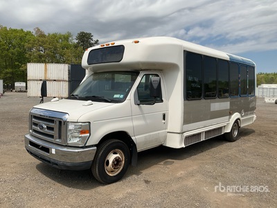 2012 Ford E-450 4x2 13-Seat Transit Bus