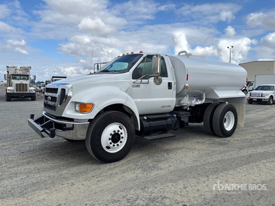 2012 Ford F-750 2000 gal 4x2 Water Truck