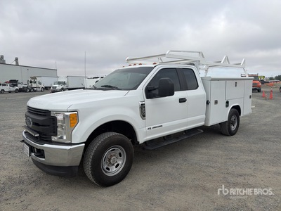 2017 Ford F-350 XL 4x4 Extended Cab Utility Truck