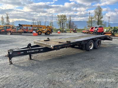 2009 Trailtech 26 ft T/A Remolque Portamaquinaria