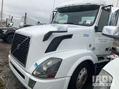 2017 Volvo VNL 6x4 Ciągnik siodłowy T/A z kabiną dzienną (Inoperable)