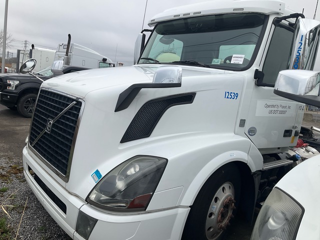 2017 Volvo VNL 6x4 T/A Day Cab Truck Tractor (Inoperable) 2017 Volvo VNL 6x4 T/A Day Cab Truck Tractor (Inoperable)