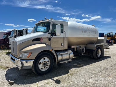 2010 (unverified) Kenworth T-300 Cab and Chassis