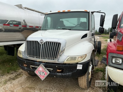 2006 Intemational 4300 4x2 Autocarro cabina e telaio