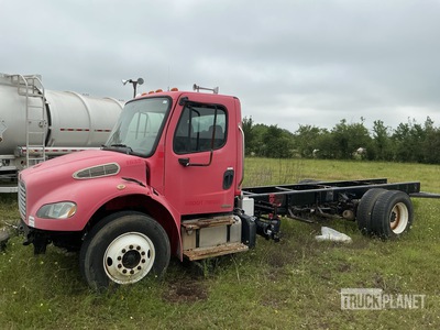 2012 Freightliner M2106 4x2 Autocarro cabina e telaio