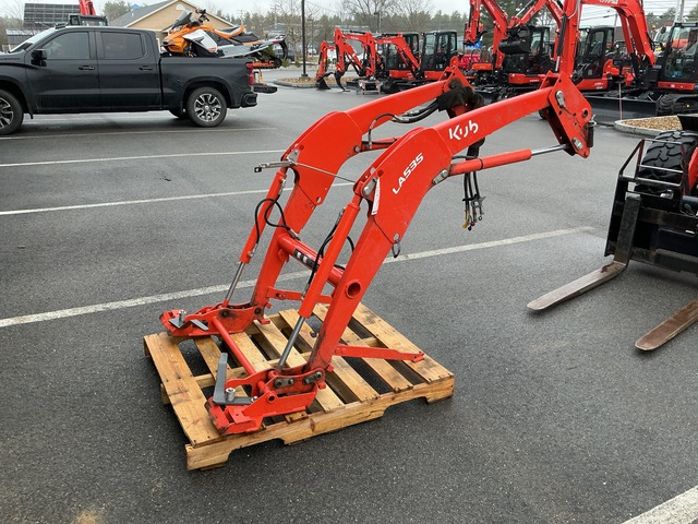 Kubota LA535 Front Loader Attachment (Inoperable)