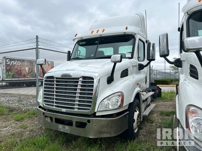 2013 Freightliner Cascadia 113 6x4 Cabeza Tractora Cabina Corta