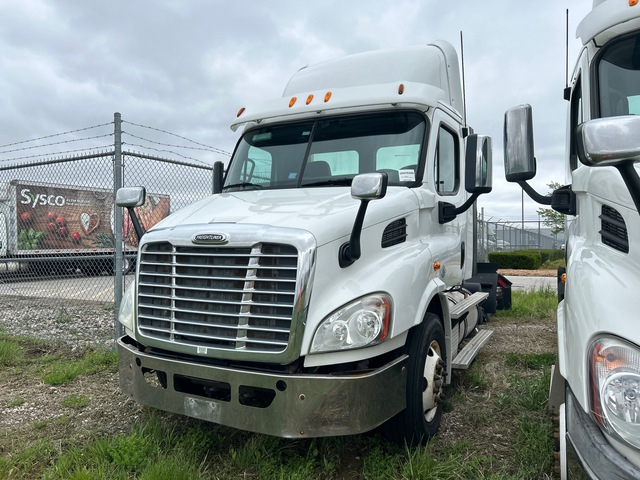2013 Freightliner Cascadia 113 6x4 T/A Day Cab Truck Tractor