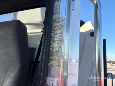 2018 National 900A 26 ton Straight Boom on 2019 Peterbilt 348 6x4 mobiele kraan