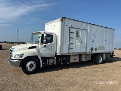 2015 Hino 308 4x2 Furgoneta caja cerrada
