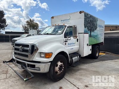 2011 Ford F-750 4x2 Camión con desmenuzadora