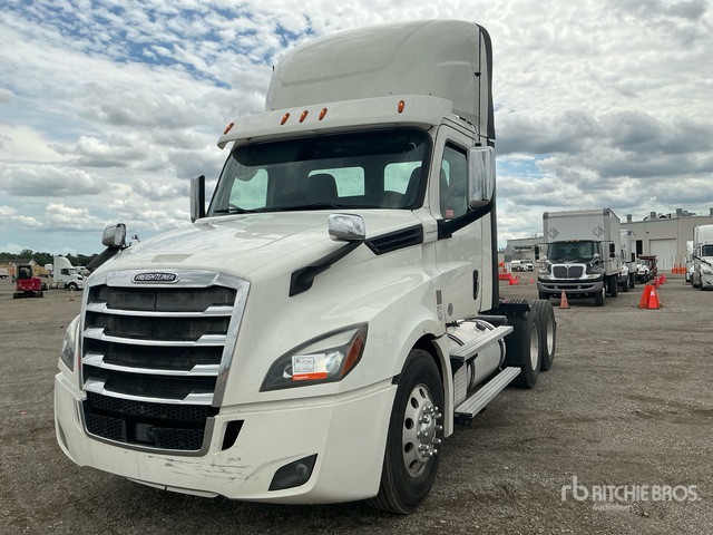 2020 Freightliner Cascadia 126 6x4 T/A Day Cab Truck Tractor