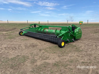 2015 John Deere 615P 15 ft Pick-Up für Mähdrescher