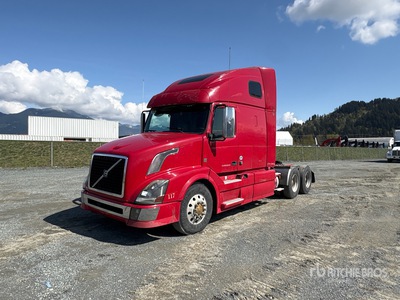 2012 Volvo VNL 6x4 Ciągnik siodłowy T/A z kabiną sypialną