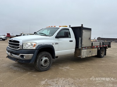2008 Sterling Bullet 5500 4x2 Camion à Plateau