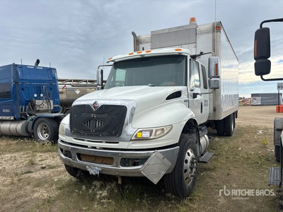 2013 International 4300 SBA DuraStar 4x2 Van Truck