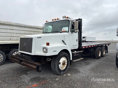 2000 Volvo WG 6x4 Camion à Plateau