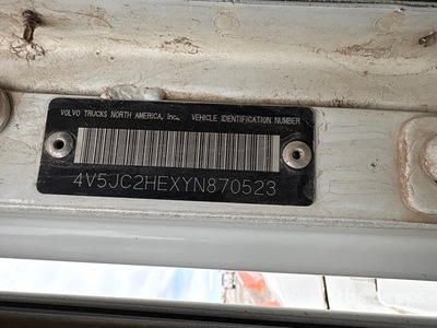 2000 Volvo WG 6x4 Flatbed Truck