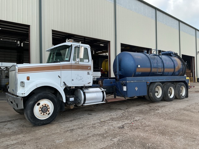 1991 White/GMC Tri/A Vacuum Excavator Truck