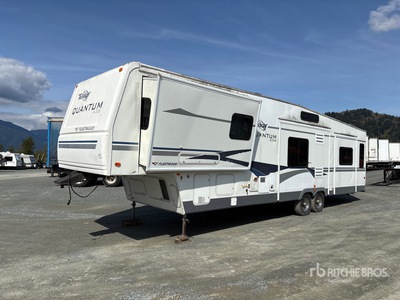 2005 Fleetwood Quantum AX6 38 ft T/A Rimorchio da viaggio