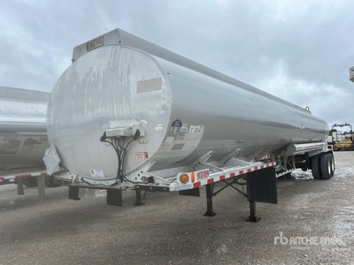 1990 Heil 9200 gal T/A Tanker Trailer