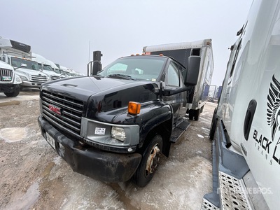 2009 GMC C5500 4x2 Van Truck
