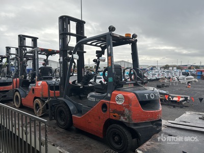 2017 Toyota 32-8FD25 Forklift
