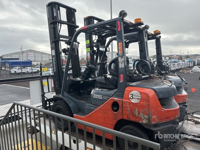 2017 Toyota 32-8FD25 Forklift