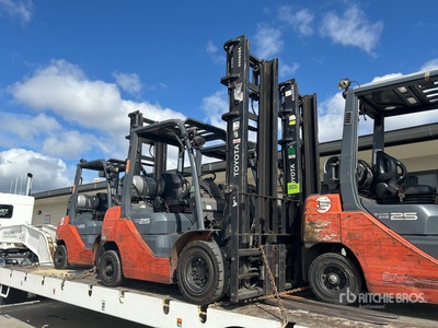 2017 Toyota 32-8FD25 Forklift